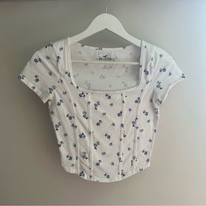 Hollister Seamed Curved-Hem T-Shirt